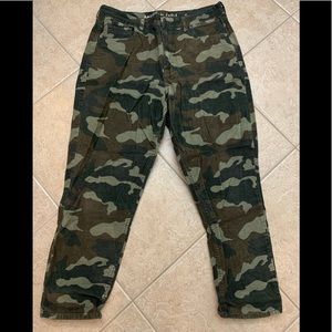 Camo corduroy mom pant
